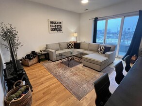 1637 W Grand Ave in Chicago, IL - Building Photo - Building Photo