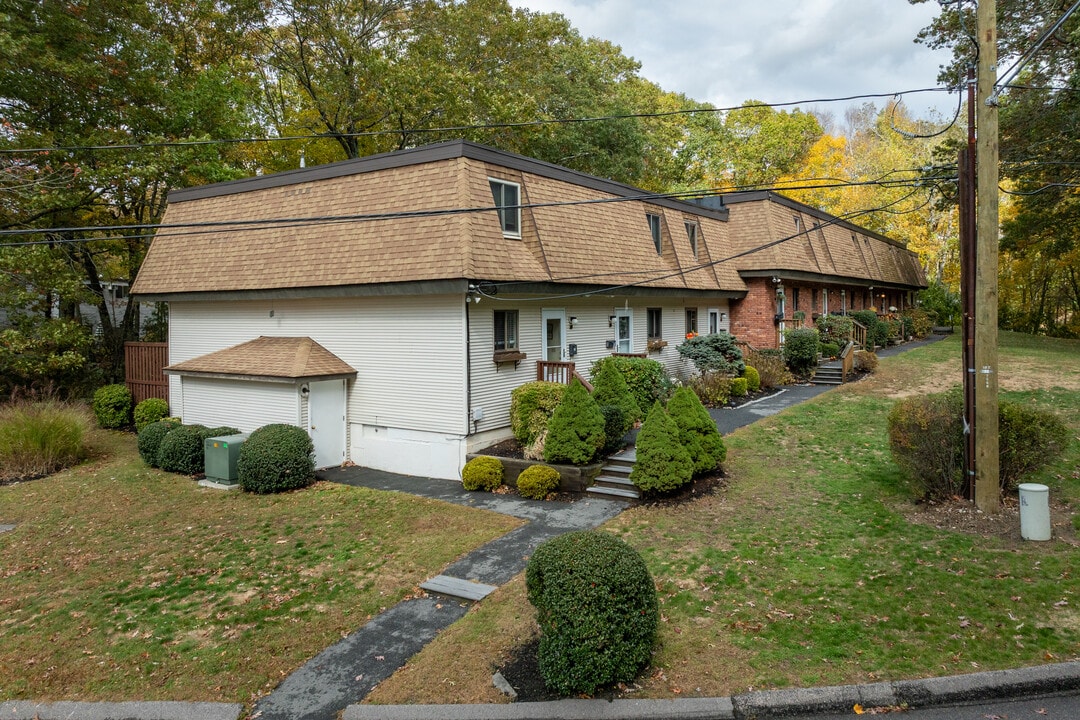 Woodridge Condominiums in Niantic, CT - Building Photo