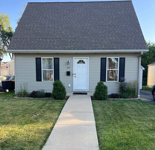 825 Albert Ave in Sycamore, IL - Building Photo