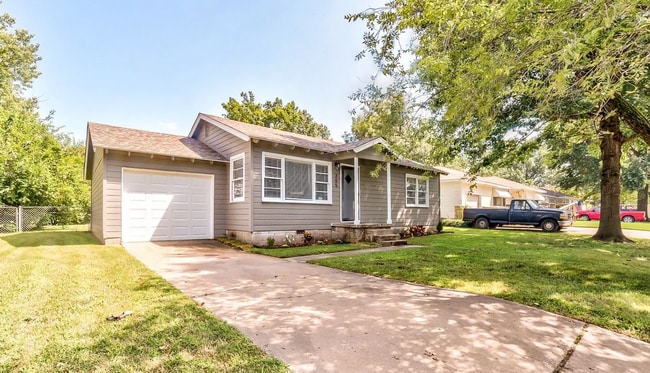 property at 305 S 5th Pl