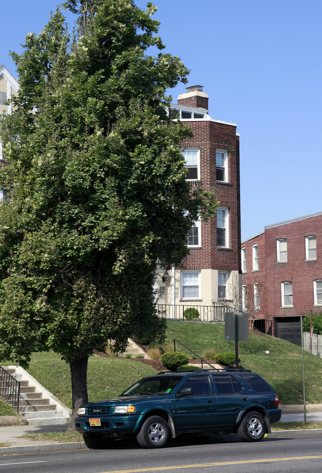 3510 16th St NW in Washington, DC - Building Photo - Building Photo