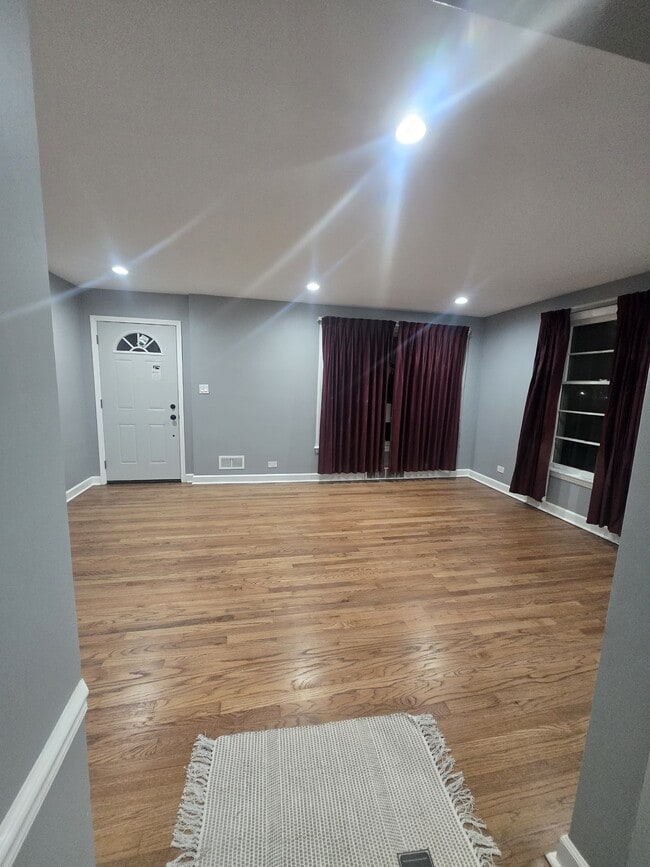 70 N Laverne Ave in Hillside, IL - Building Photo - Building Photo