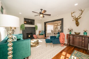 611 W Houston St in Tyler, TX - Building Photo