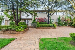 40 Cayuga Ave in Atlantic Beach, NY - Building Photo