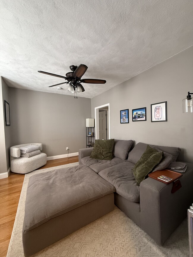 5 Henshaw St, Unit 1, Unit 1