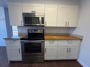 3121 S Tamarac Dr, Unit J306 in Denver, CO - Foto de edificio - Building Photo