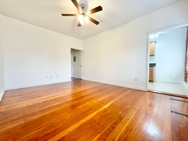 800 N Las Palmas Ave in Los Angeles, CA - Building Photo - Building Photo