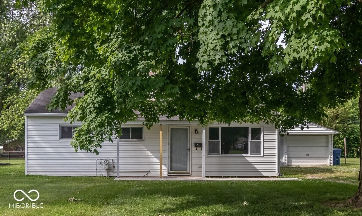 290 Ardmoor Dr in Whiteland, IN - Building Photo