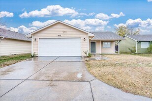 5815 E Pembrook St in Wichita, KS - Building Photo