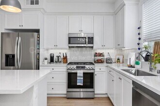 2215 S Cordon Gln in Escondido, CA - Building Photo - Building Photo