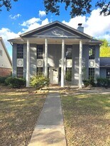 10502 Greencreek Dr in Houston, TX - Building Photo