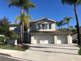 466 Benevente Dr in Oceanside, CA - Building Photo