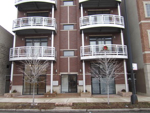 2250 W Foster Ave in Chicago, IL - Building Photo - Building Photo