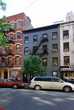 213 W 16th St in New York, NY - Building Photo - Building Photo