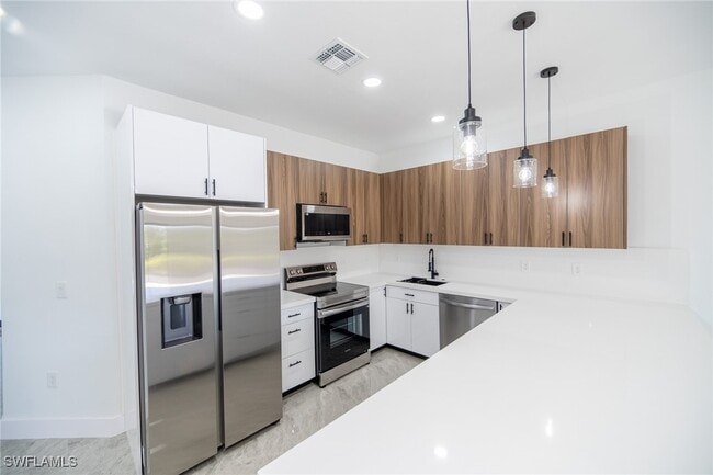 property at 926-926 Countess Ave