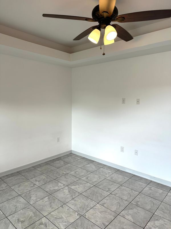 325 Clemente Ave in Brownsville, TX - Foto de edificio - Building Photo