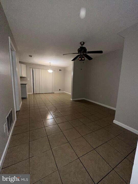 25 Corona Ct in Washington Township, NJ - Building Photo