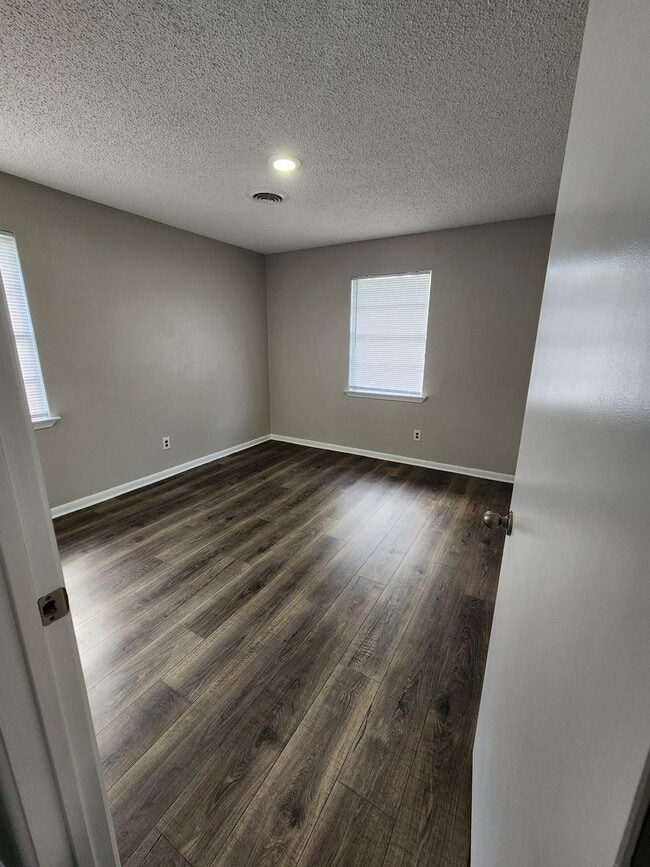 1205 W Ave B in Lampasas, TX - Building Photo - Building Photo