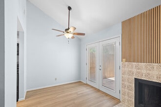 105 Maplewood Dr in Victoria, TX - Foto de edificio - Building Photo