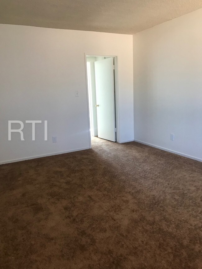 6525 S Victoria Ave-Unit -5 in Los Angeles, CA - Building Photo - Building Photo