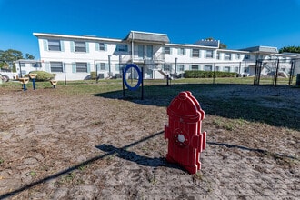 Seaside Apartments in Atlantic Beach, FL - Foto de edificio - Building Photo
