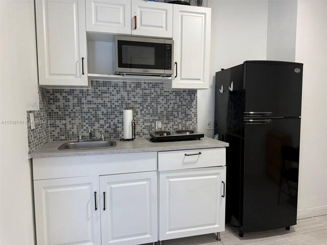 3618 Taylor St-Unit -0 in Hollywood, FL - Building Photo - Building Photo