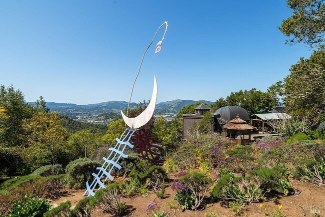 property at 1100 Bayhills Dr