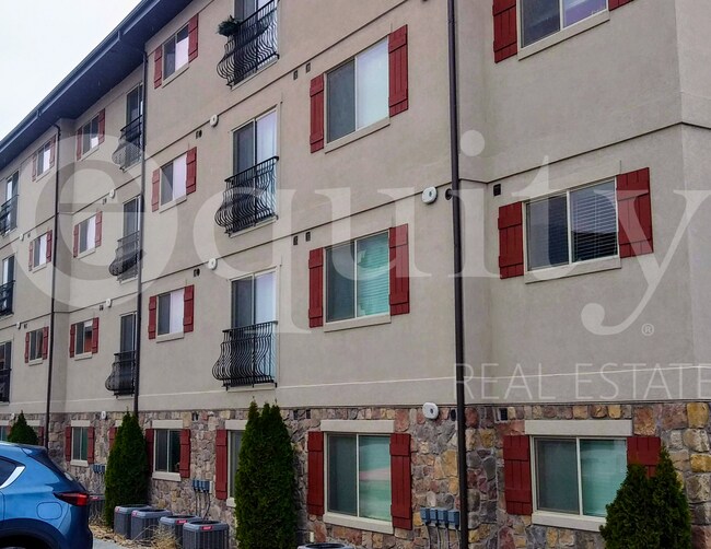 1055 W 1033 N St in Orem, UT - Foto de edificio - Building Photo