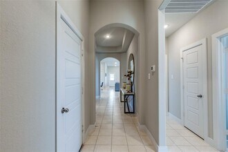 2411 Ocean Key Dr in La Marque, TX - Foto de edificio - Building Photo