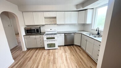 2396 S 300 E in South Salt Lake, UT - Building Photo - Building Photo