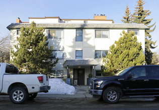 2301 17a St SW in Calgary, AB - Building Photo - Building Photo