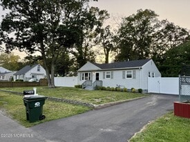 203 Sunset Ln in Howell, NJ - Building Photo