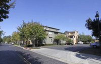 Stanford West Apartments in Palo Alto, CA - Foto de edificio - Building Photo