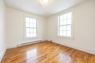 50 Hancock St, Unit #2 in Portland, ME - Foto de edificio - Building Photo