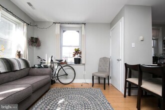 2351 Christian St in Philadelphia, PA - Building Photo - Building Photo