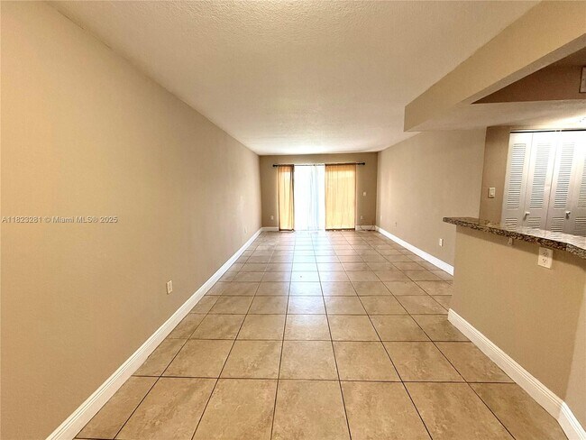 5112 NW 79th Ave in Doral, FL - Building Photo - Building Photo