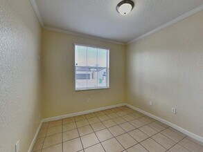 8113 NW 198th St in Hialeah, FL - Building Photo - Building Photo