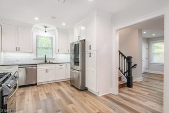 31-37 Oak Grove Rd in Caldwell, NJ - Building Photo - Building Photo