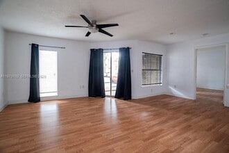 4847 Via Palm Lakes in West Palm Beach, FL - Foto de edificio - Building Photo