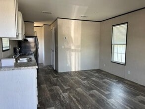 17031 US-301 in Dade City, FL - Building Photo - Building Photo