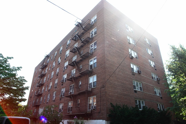 3815 Bowne St in Flushing, NY - Building Photo - Building Photo