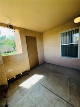 1150 N Buffalo Dr in Las Vegas, NV - Building Photo - Building Photo