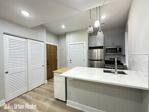 445 W Belden Ave, Unit A03 in Chicago, IL - Building Photo - Building Photo