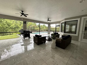 10520 Mistflower Ln in Tampa, FL - Foto de edificio - Building Photo