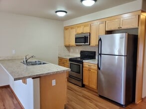 421 N 3rd Ave SW in Tumwater, WA - Building Photo - Building Photo