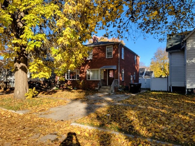 857 9th St in Beloit, WI - Building Photo - Building Photo