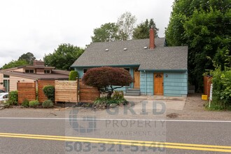 3431 NE 92nd Ave-Unit -B in Portland, OR - Building Photo - Building Photo