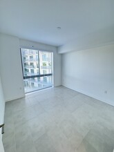 1620 NW 15th St, Unit B3 in Miami, FL - Foto de edificio - Building Photo