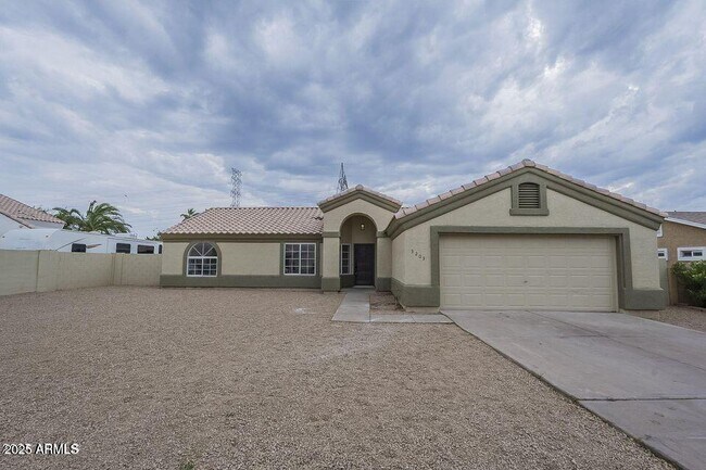 3203 E Dover St in Mesa, AZ - Foto de edificio - Building Photo