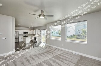 670 SE Drumlin Dr in Waukee, IA - Building Photo - Building Photo